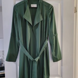 Aritzia Babaton Quincey Jacket (flowy trench) in dionysus in XS. NWT.